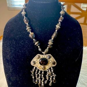 Agate and Silver Metal chunky necklace